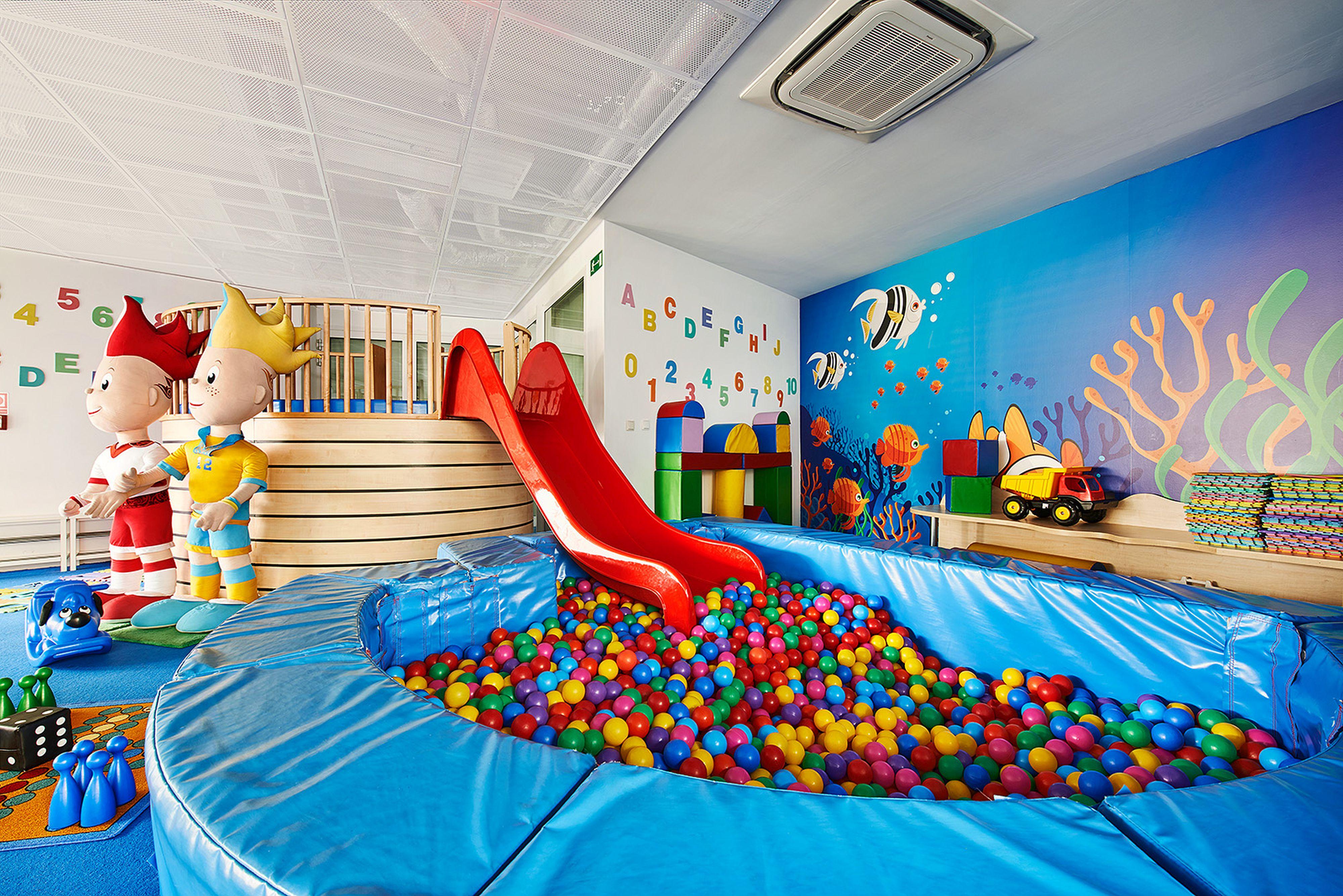 兹德罗约瓦海洋酒店 科沃布热格 外观 照片 A ball pit at a soft play centre