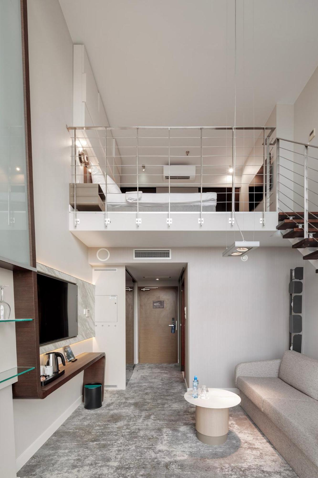 兹德罗约瓦海洋酒店 科沃布热格 外观 照片 A mezzanine floor in a hotel room