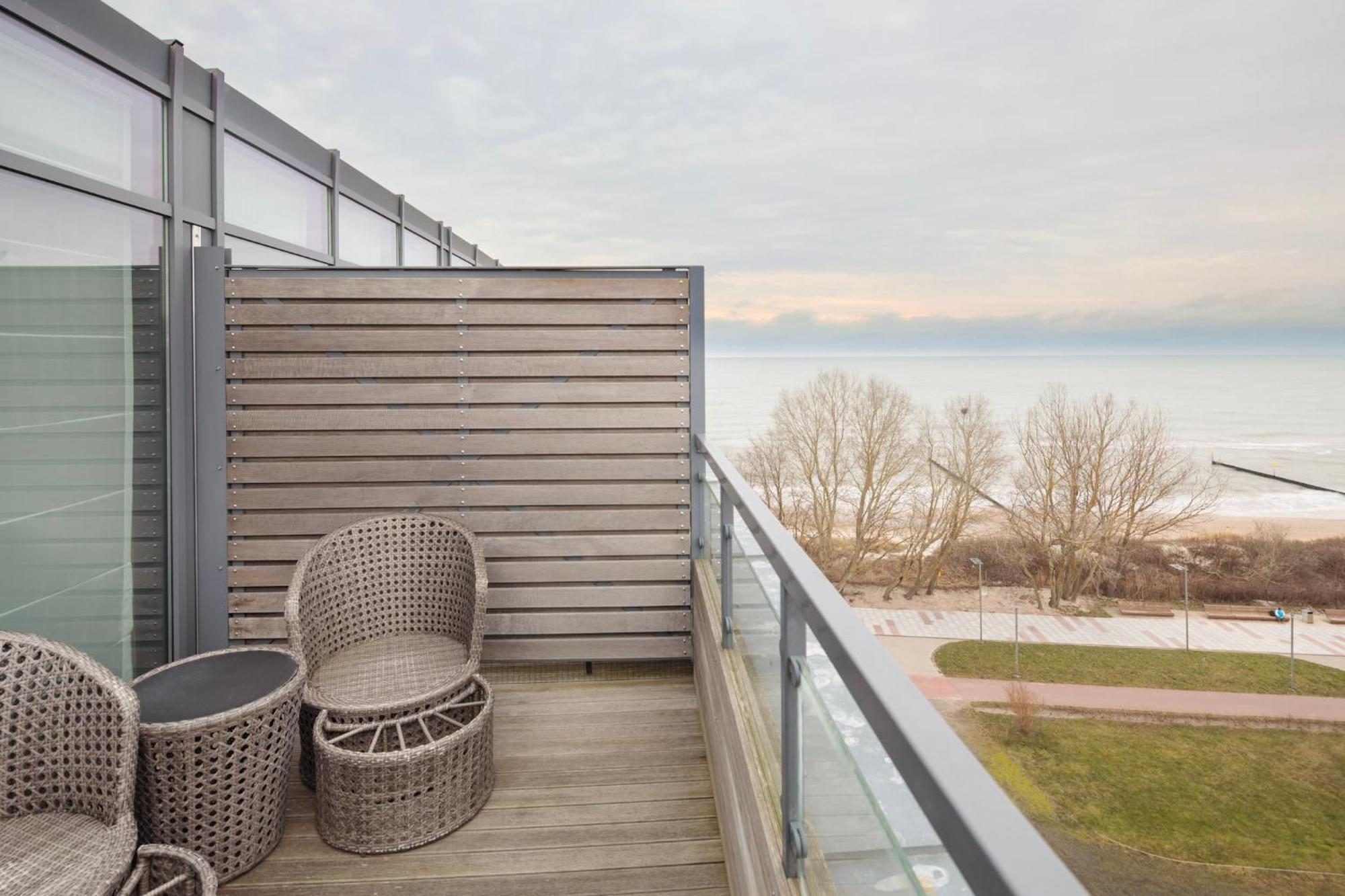 兹德罗约瓦海洋酒店 科沃布热格 外观 照片 A balcony